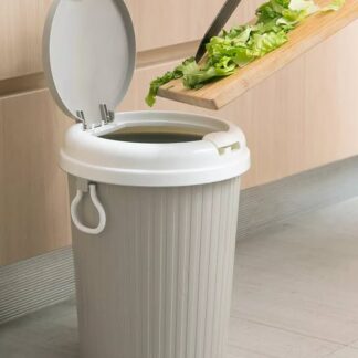 Dustbin with cover XR-095 (24.2*30.5 cm)