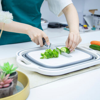 COLLAPSIBLE CUTTING BOARD WITH DRAIN